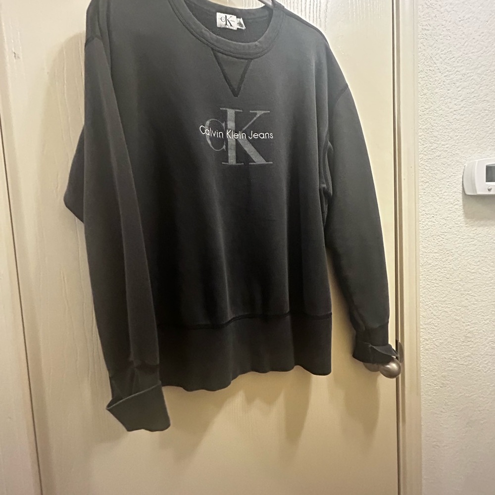 Black sweatshirt